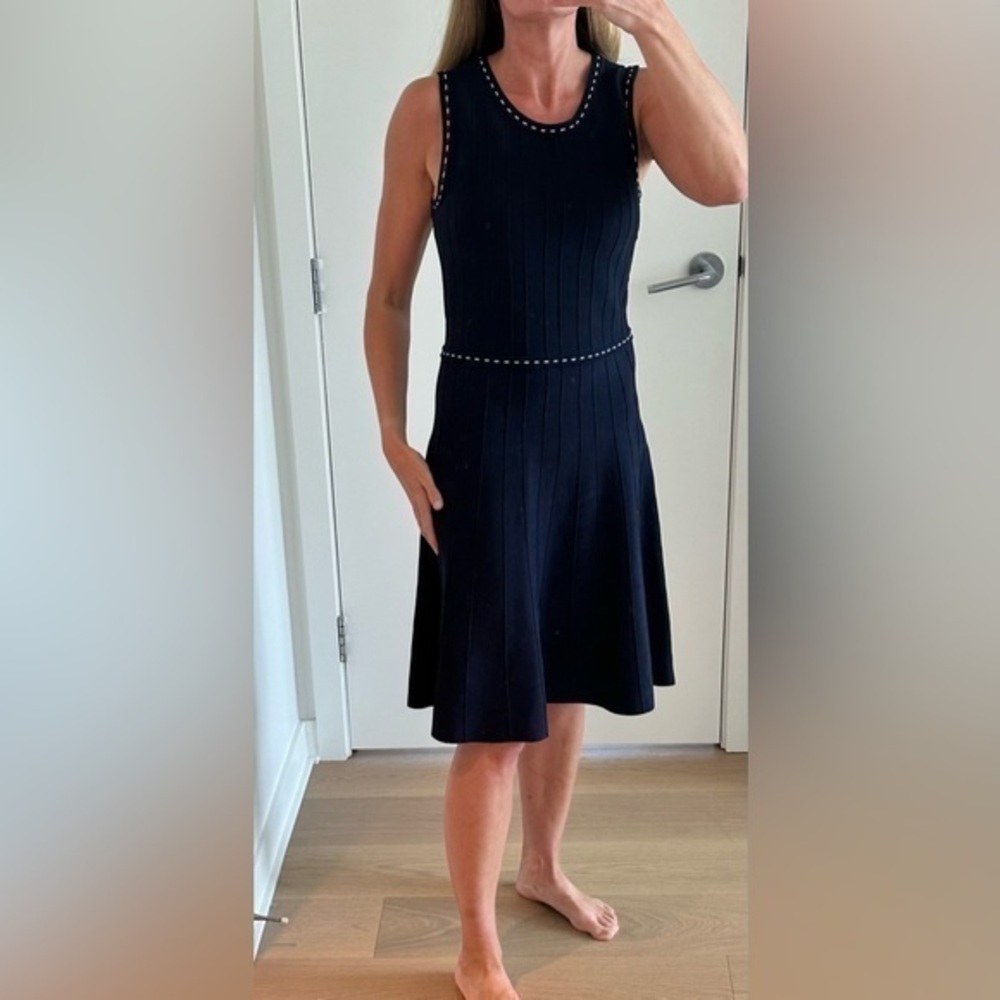 Banana Republic Sleeveless A-lined Dress withTop Stitch detail. Size small